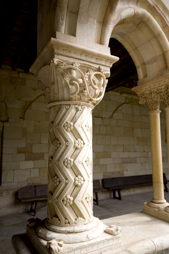 Columna del extremo noroeste del claustro de San Andrés del Arroyo